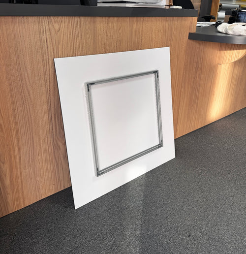 Attache rehausseur mural