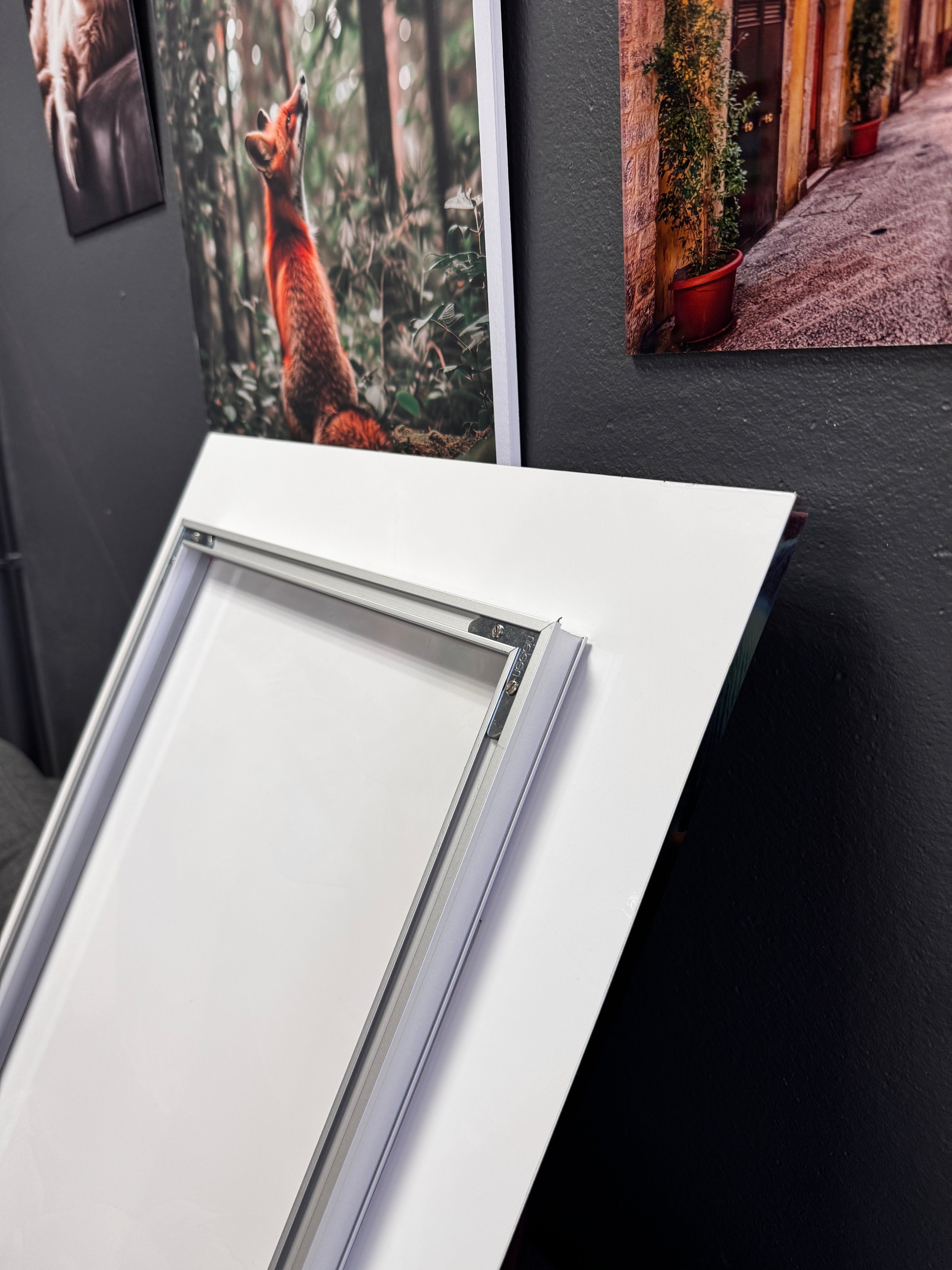 Attache rehausseur mural